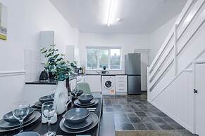 Spacious Home Ideal for Contractors Sleeps 7