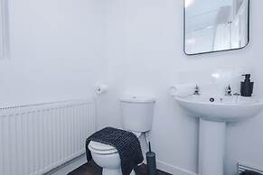 Spacious Home Ideal for Contractors Sleeps 7