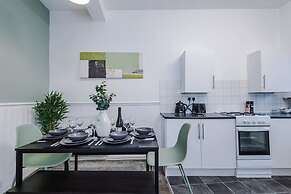Spacious Home Ideal for Contractors Sleeps 7