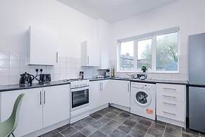 Spacious Home Ideal for Contractors Sleeps 7