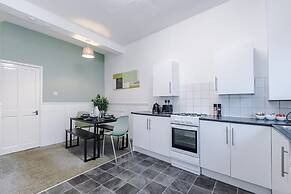 Spacious Home Ideal for Contractors Sleeps 7