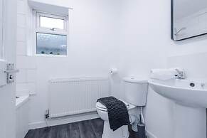 Spacious Home Ideal for Contractors Sleeps 7