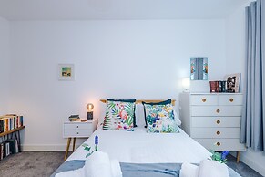 Spacious 2 Bed Perfect for Couples With Parking