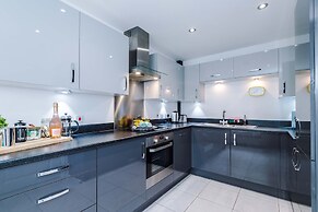 Spacious 2 Bed Perfect for Couples With Parking