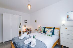 Spacious 2 Bed Perfect for Couples With Parking