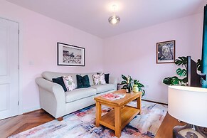 Spacious 2 Bed Perfect for Couples With Parking