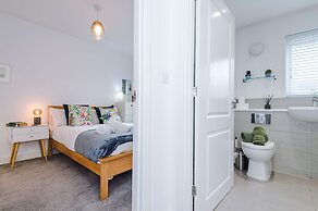 Spacious 2 Bed Perfect for Couples With Parking