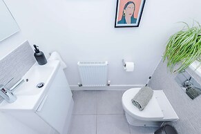 Spacious 2 Bed Perfect for Couples With Parking