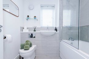 Spacious 2 Bed Perfect for Couples With Parking