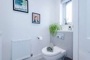 Spacious 2 Bed Perfect for Couples With Parking