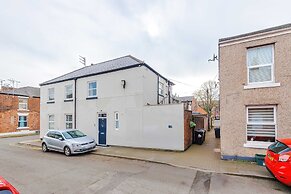Modern City Centre 3 Bed Apartment Great for Couples
