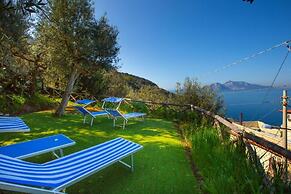 De Vivo Realty - Villa Blue Skyline