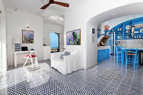 De Vivo Realty - Villa Blue Skyline