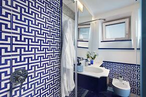 De Vivo Realty - Villa Blue Skyline