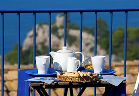 De Vivo Realty - Villa Blue Skyline