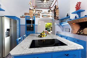 De Vivo Realty - Villa Blue Skyline
