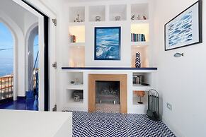 De Vivo Realty - Villa Blue Skyline