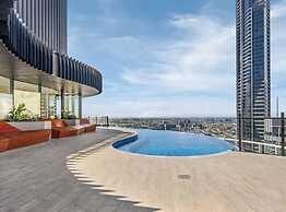 Bright Apartment With Pool and Gym Access