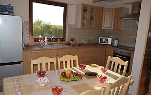 Large, Comfortable Holiday Home With a Garden