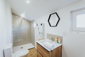 Modern Holiday Home in Lanildut