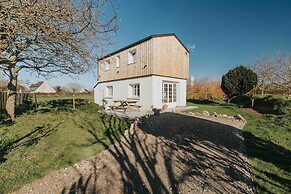 Modern Holiday Home in Lanildut