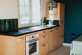 Modern Holiday Home in Lanildut