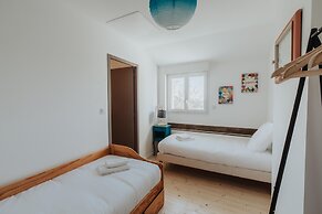 Modern Holiday Home in Lanildut