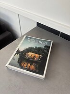 Unique 2 Bed Waterside Retreat, Pet Friendly