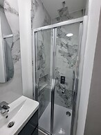 Apartment Sleeps 4 With Enclosed Garden