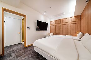 Instar Hotel