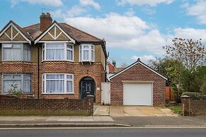 Spacious 4 Bed Semi-Detached Hse