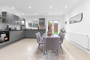 Spacious 4 Bed Semi-Detached Hse