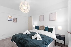 Spacious 4 Bed Semi-Detached Hse