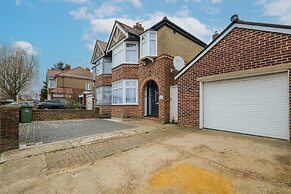 Spacious 4 Bed Semi-Detached Hse