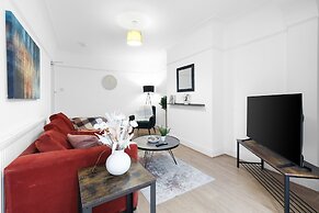 Spacious 4 Bed Semi-Detached Hse