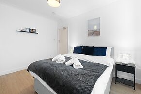 Spacious 4 Bed Semi-Detached Hse