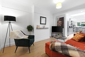 Spacious 4 Bed Semi-Detached Hse