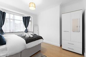Spacious 4 Bed Semi-Detached Hse