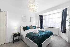 Spacious 4 Bed Semi-Detached Hse