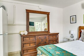 Walk to Playa La Chata! Casita w/ Pool Access