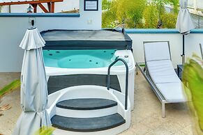 Walk to Playa La Chata! Casita w/ Pool Access