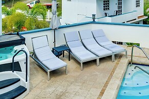Walk to Playa La Chata! Casita w/ Pool Access