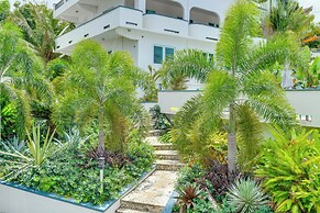 Walk to Playa La Chata! Casita w/ Pool Access