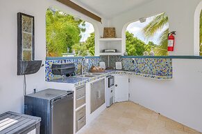 Hillside Vieques Casita w/ Pool & Hot Tub Access!