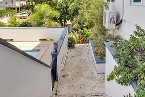 Hillside Vieques Casita w/ Pool & Hot Tub Access!