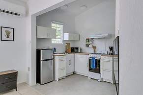 Hillside Vieques Casita w/ Pool & Hot Tub Access!