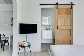 Hillside Vieques Casita w/ Pool & Hot Tub Access!