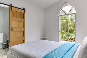 Hillside Vieques Casita w/ Pool & Hot Tub Access!