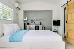 Hillside Vieques Casita w/ Pool & Hot Tub Access!