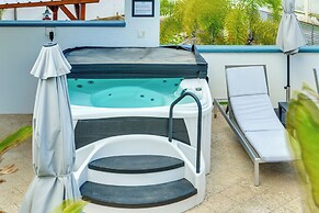 Walk to Beach! Vieques Casita w/ Pool Access